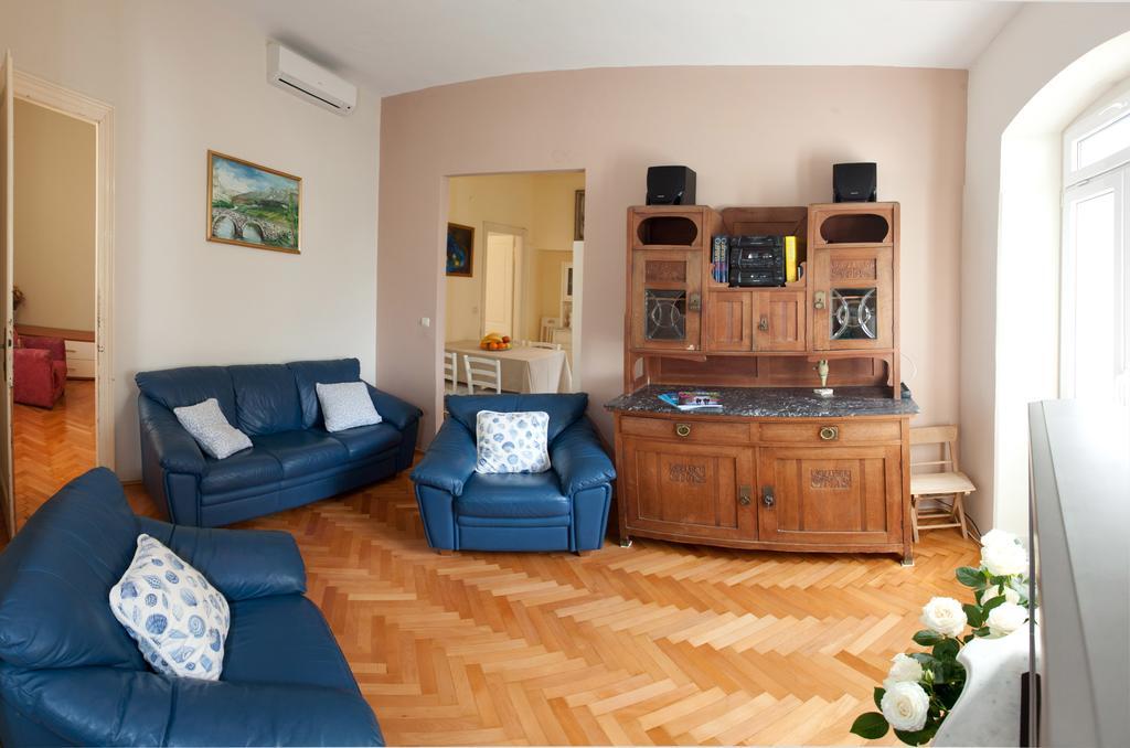 Gianina Apartment Split Bilik gambar